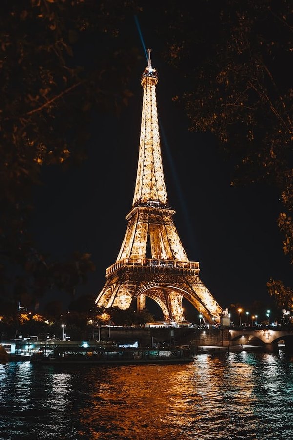 Que faire la nuit à Paris ? Explorez les charmes nocturnes de la Ville Lumière